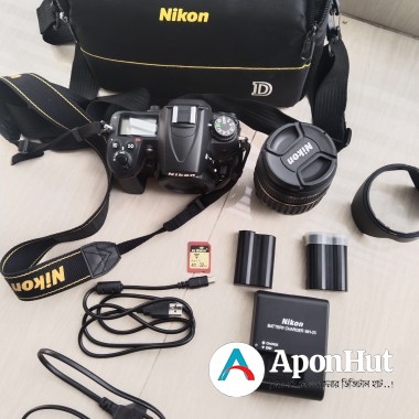 NIKON D7000 DSLR CAMERA