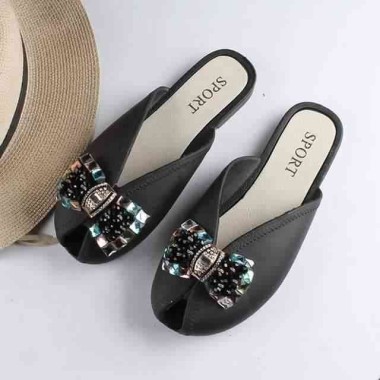 Flat sandals