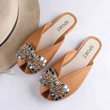 Flat sandals