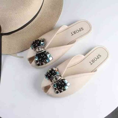 Flat sandals